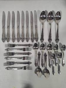 lot 85 image: Reed & Barton Silver Majesty 1970s Stainless Steel Flatware