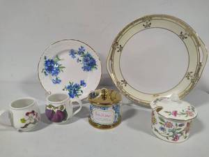 lot 93 image: Assorted China & Trinket Boxes