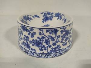 lot 110 image: Wisteria Blue & White Dog Bowl - Dishwasher Safe