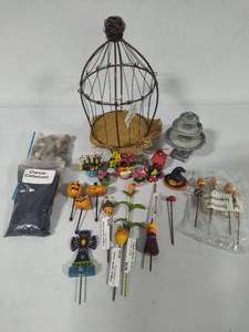 lot 112 image: Halloween & Fall Miniatures & Garden Accessories