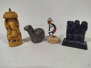 lot 126 image: Assorted Small Carved & Decor Pieces