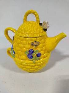 lot 127 image: Kate Williams Global Design Connection Weave Beehive CupTeapot