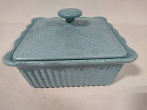 lot 128 image: Paula Dean 2Qt Casserole Dish wLid