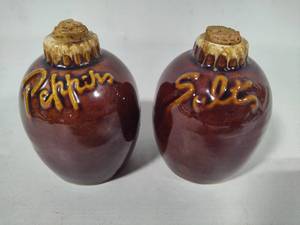 lot 129 image: Hull Salt & Pepper Shakers