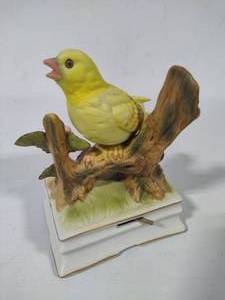 lot 131 image: Towle Porcelain Music Box