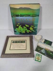 lot 135 image: Irish Blessings & Assorted Decor