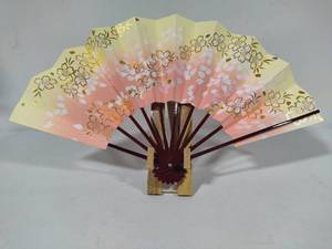 lot 140 image: Vintage Japanese Folding Fan wStand
