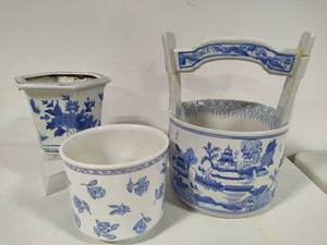 lot 142 image: Blue & White Planters