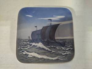 lot 150 image: Vintage Royal Copenhagen PlateTrinket Dish