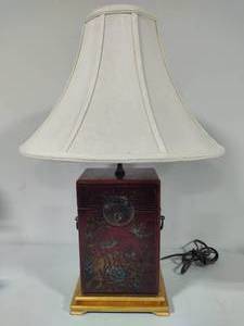 lot 162 image: Vintage ChinoiserieStyle Table Lamp wShade