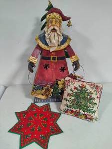 lot 167 image: Assorted Holiday Decor