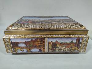 lot 172 image: Lebkuchen-Schmidt Large Tin Nuremburg Chest