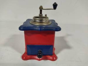 lot 174 image: Vintage Coffee Grinder