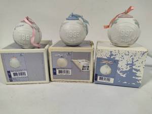 lot 152 image: Lladro 1992, 1993 & 1997 Round Ball Christmas Ornaments wBox