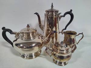 lot 196 image: Oneida Silver Plated CoffeeTea Sugar & Creamer Set