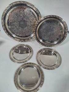 lot 192 image: Oneida Silversmiths Silver Plated Serving Trays