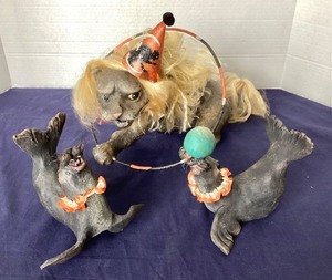 lot 5 image: Vergie Lightfoot for Bethany Lowe Circus Lion  Two Seals