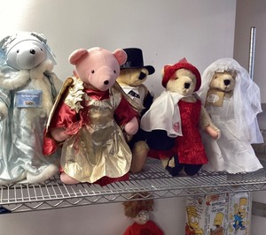 lot 10 image: Group of 5 Very Important Bear Co. Plush Bears