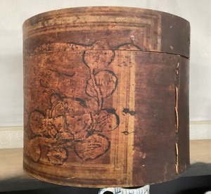 lot 37 image: Large Antique Faux Painted Band Box