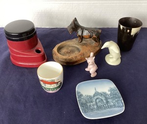lot 45 image: Group of Small Vintage Collectibles