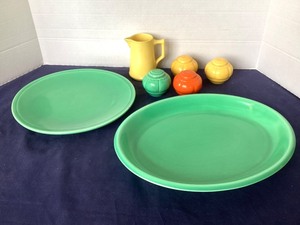 lot 50 image: Mixed Group of Colorful Vintage Ceramics