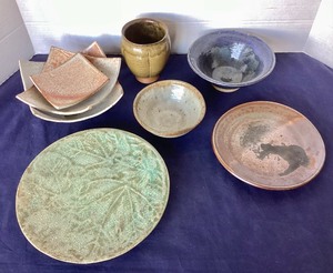 lot 68 image: Group of Studio Pottery