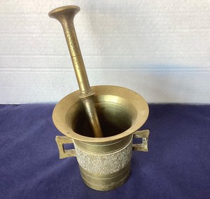 lot 73 image: Antique Brass Mortar and Pestle
