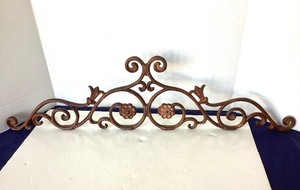 lot 80 image: Decorative Cast Iron Architectural Bracket
