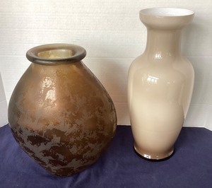 lot 99 image: Pair of Modern Art Glass Vases