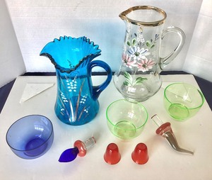 lot 100 image: Group of Victorian and Modern Decorated and Colored Glassware