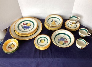 lot 103 image: Group of Hand Painted Stangl Pottery