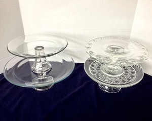 lot 104 image: Group of 4 Vintage Glass Cake Stands