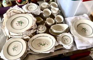 lot 106 image: Set of Syracuse Old Ivory  Coralbel China