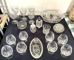 lot 107 image: Group of Assorted Vintage Glassware