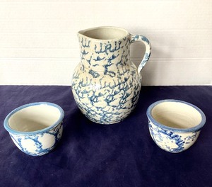 lot 111 image: Antique Spongeware Pitcher and Custard Cups