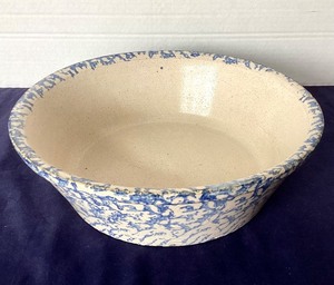 lot 113 image: Antique Spongeware Milk Bowl