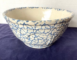lot 115 image: Antique Spongeware Mixing Bowl #2
