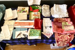 lot 120 image: Large Group of Vintage Linens