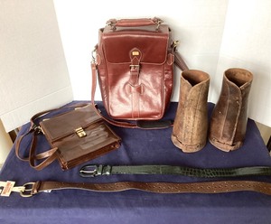 lot 128 image: Leather Bags, Belts and Gaiters