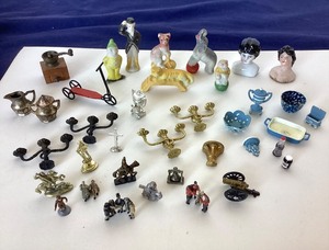 lot 172 image: Group of Dollhouse Miniatures #1