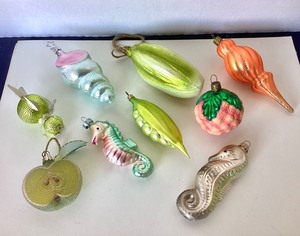 lot 176 image: Group of 9 Assorted Blown Glass Ornaments