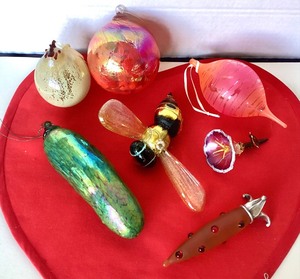 lot 177 image: Group of Art Glass Ornaments #1