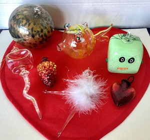 lot 178 image: Group of Art Glass Ornaments #2