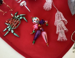 lot 179 image: Group of Vintage Glass and Bead Ornaments