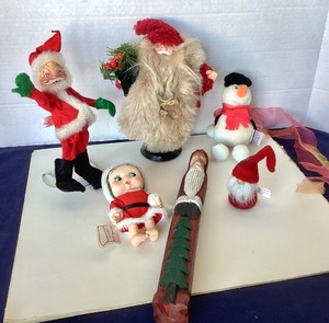 lot 188 image: Group of Christmas Figurines