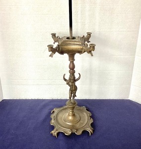 lot 198 image: Antique Italian Bronze Lucerne Lamp Base