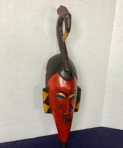 lot 145 image: Vintage Carved Wooden Baule (African) Mask