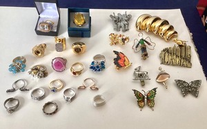 lot 163 image: Group of Costume Jewelry Pins and Rings