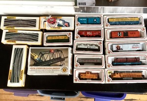 lot 168 image: Group of Vintage Bachmann HO Scale Train Cars and Accessories