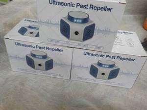 lot 159 image: 3 Ultrasonic Pest Pepellers...